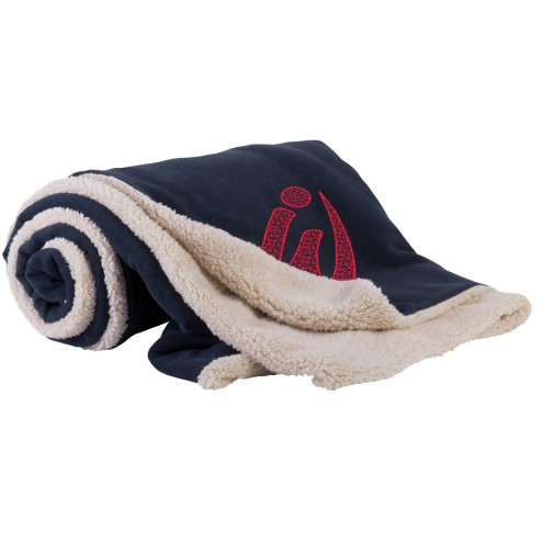 ilia indossa una coperta accogliente