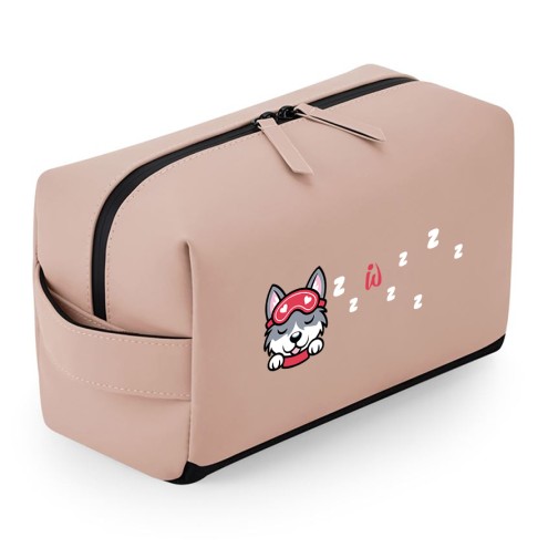 ilia wears Sleeping Husky Kosmetik-Tasche